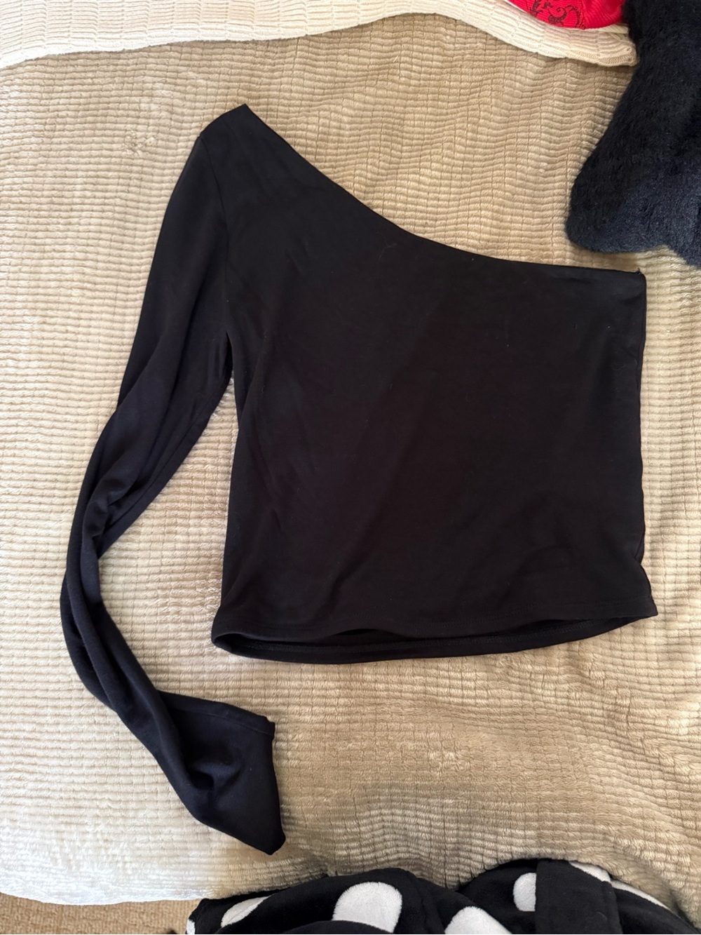 Forever 21 Black One-Shoulder Long Sleeve Crop Top